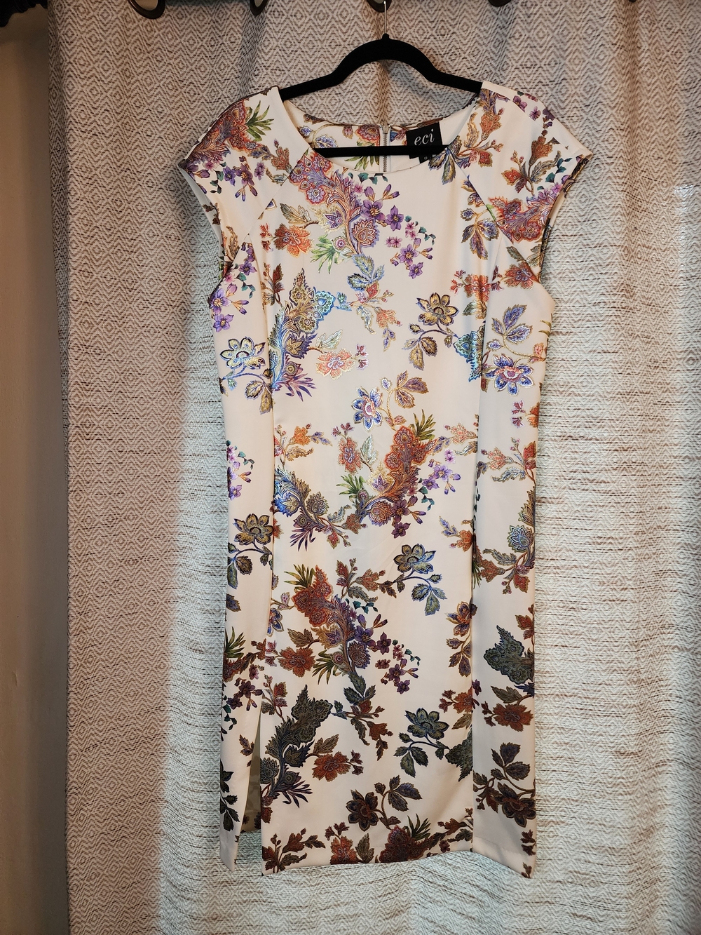 ECI White Floral Cap-Sleeve Sheath Dress